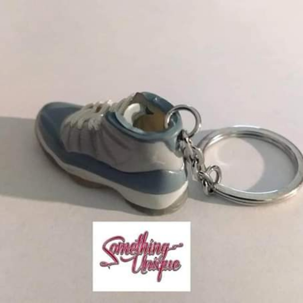 Shoe Keychain - Picture 2 of 4